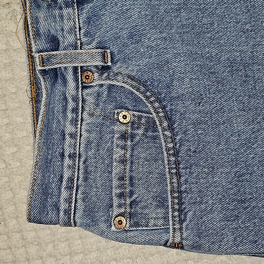 Levi's jeans shorts raw hem sz 32 - Picture 4 of 8